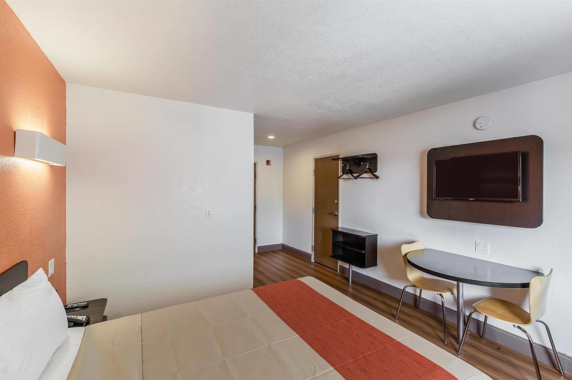 Hotel 6-dallas, Tx - South 3*